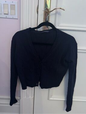 Brandy Melville Black Cropped V-Neck Cardigan